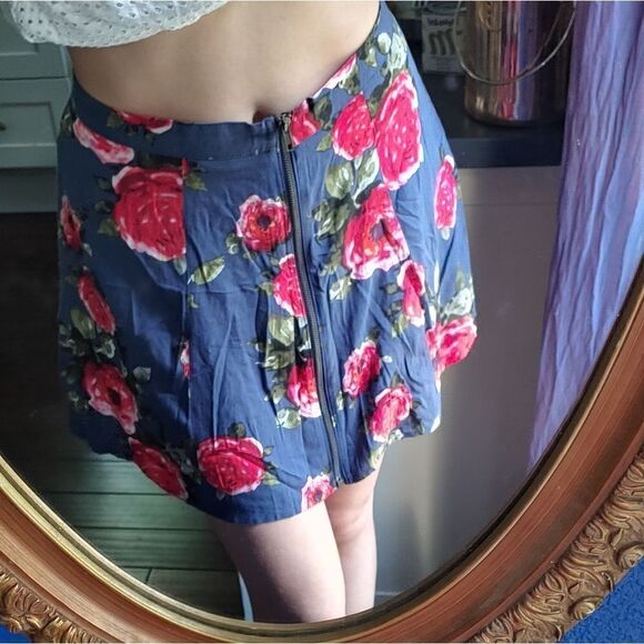 Urban Outfitters  Pins & Needles Lightweight Floral Viscose Skirt with Zipper  L - Picture 5 of 10